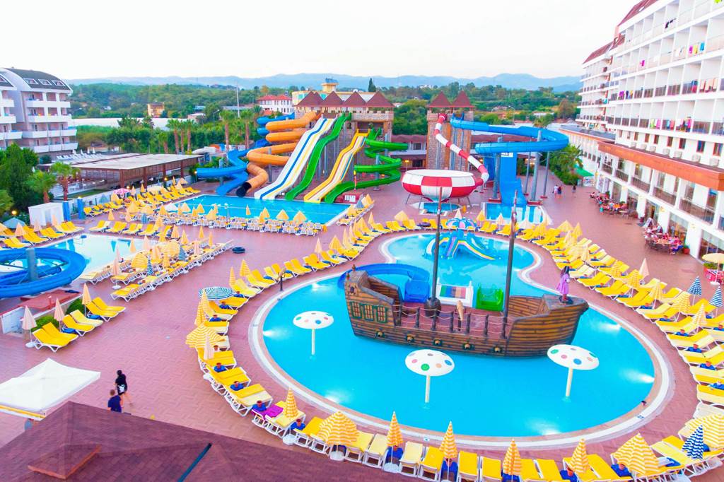 Waterpark Hotel - Family of 5 Deal